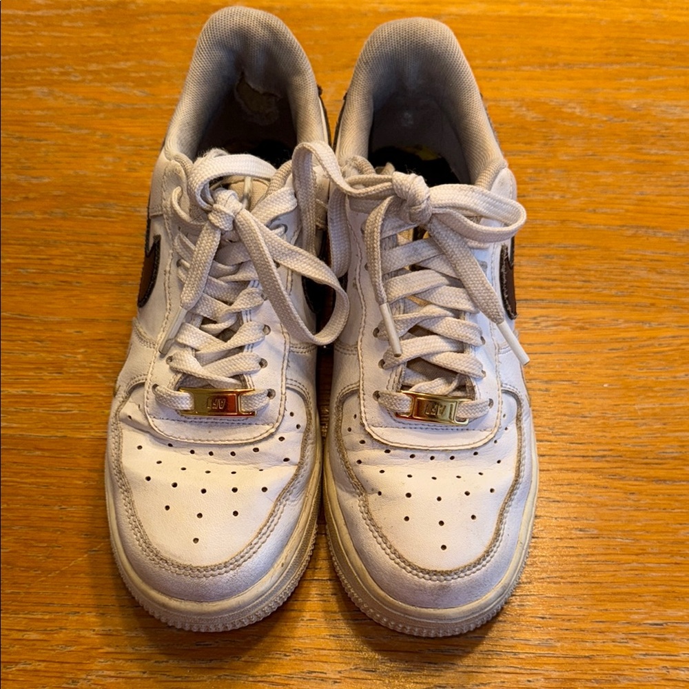 Nike White Sneakers Breathable Design Rubber Soles - Picture 2 of 5